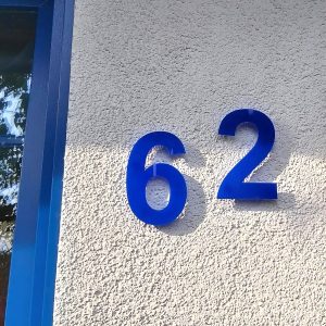 Hausnummer Blau Zahl 62